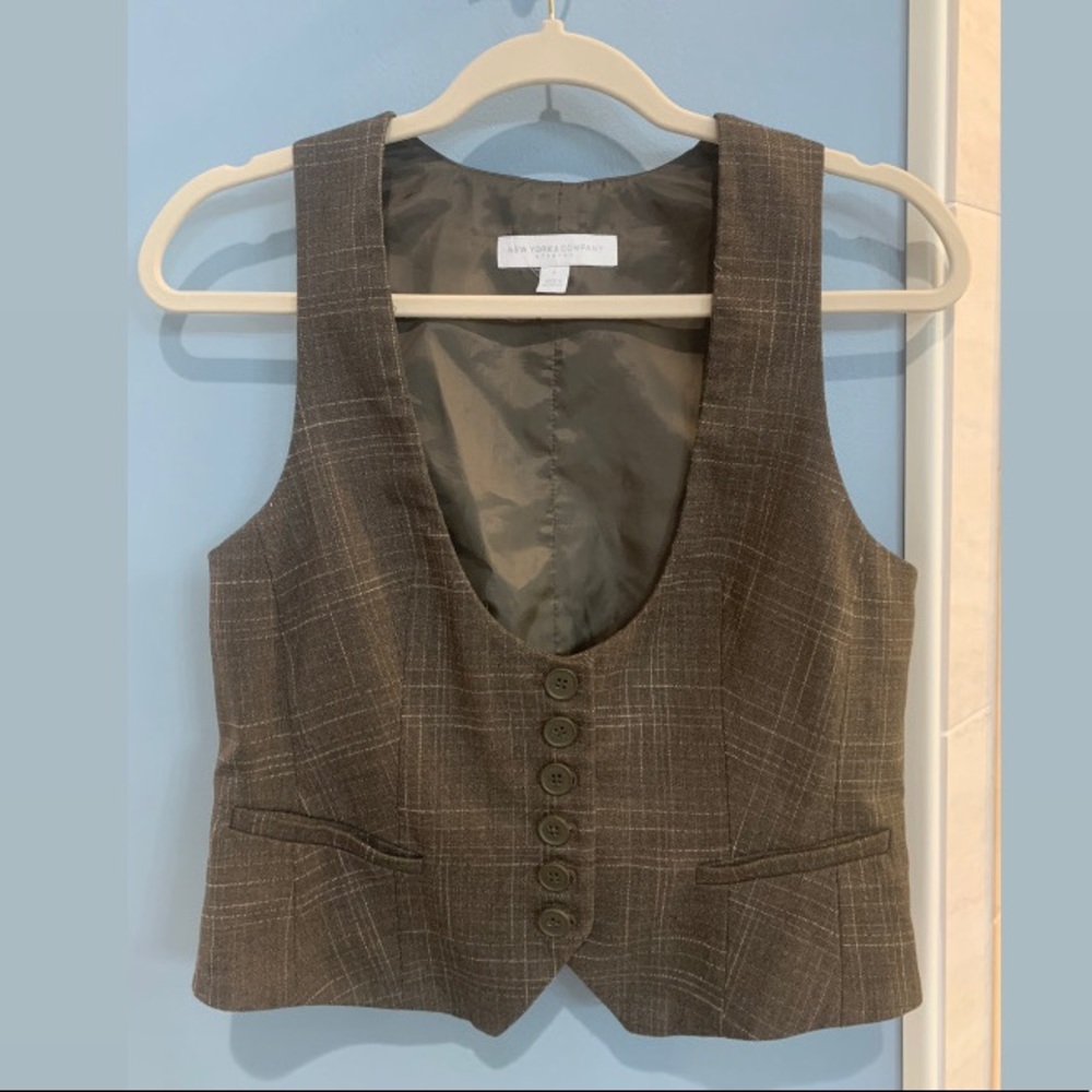 New York and Co brown vest size 6